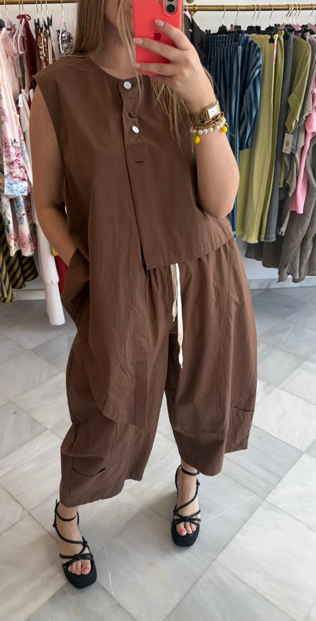Blusa Valentía — top de seda con escote suave