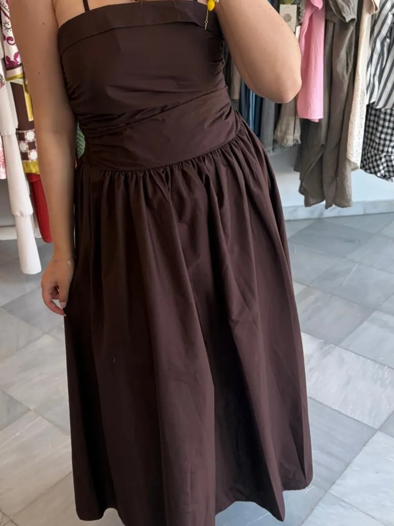 Vestido Libertad — vestido largo de tafetán marrón con corpiño drapeado